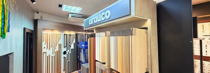 Mostruário Arauco com amostras de padrões de MDF